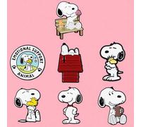 1 Stück Snoopy Cartoon Emaille Abzeichen | Süßer klassischer Comic Charakter Brosche | Lustiges Hund und Freund Design Abzeichen geeignet für Rucksäck