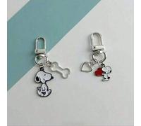 1 Stück süßer Cartoon Snoopy Metall Schlüsselanhänger, exquisites Paargeschenk, Internet-Prominenter Rucksack-Anhänger, Erinnerungsstück, Weihnachtsst
