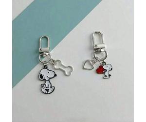 1 Stück süßer Cartoon Snoopy Metall Schlüsselanhänger, exquisites Paargeschenk, Internet-Prominenter Rucksack-Anhänger, Erinnerungsstück, Weihnachtsst