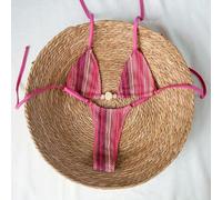 2026 Frühling/Sommer Rosa Bikini-Set mit Spaghettiträgern, strukturierter beiger Perlenverzierung, hochgeschnittenem Tanga mit seitlicher Bindung, 2-t