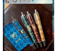 4 Stück Harry Potter-Stil Schreibstifte - Erschwingliche Party-Geschenke & Schreibstifte der vier Hogwarts-Häuser. Sie sind die perfekten Geschenke fü