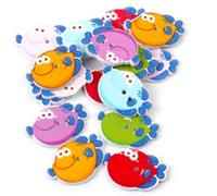 50 Stück Holzknöpfe Fisch 19 x 28 mm, Verschiedene Farben, 2 Löcher
