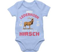 Baby Body Kurzarm - Kompatibel mit Oktoberfest Outfit - Mei Lederhosn trogt no da Hirsch - weiß/rot - 3/6 Monate - Babyblau - trachtenbody trachtenkleidung bayrisch edelweiß bz10 trachten babybody
