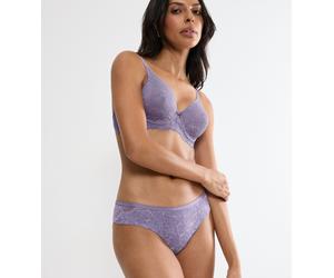 Brasilslip TRIUMPH "Amourette Charm T", Damen, Gr. 44, lila, Microtouch, Obermaterial: 67% Polyamid, 28% Elasthan, 5% Modal, körpernah, Unterhosen, All-Over-Spitze, nahtlos, figurbetont, flache Kanten