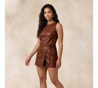Brauner PU-Jumpsuit mit hohem Kragen und ohne Ärmel, taillierter Jumpsuit aus Kunstleder mit Wickelfront und Bindegürtel, süßes Partyoutfit, Clubbing-