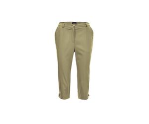 Caprihose GOLDNER "Kurzgröße Sportive Capri-Hose aus trageangenehmen Satin", Damen, Gr. 20, K-Gr, grün (schilf), Obermaterial: 64% Baumwolle CO. 33% Polyester PES. 3% Elasthan EL., normal, Hosen Capri