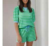Damen Casual grün gestreiftes flauschiges Kurzarm T-Shirt kombiniert mit High Waist Shorts, modisches Set für einen eleganten Sommer