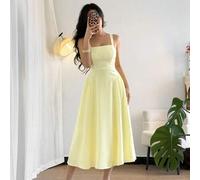 Damen elegantes minimalistisches Urlaubsstrand gelbes gerafftes strukturiertes Stoff-Trägerkleid mit geraffter Taille und A-Linie, Midi-Länge, geeigne