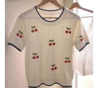Damen süßes gestricktes Kurzarm Rundhals Kirsch Strick T-Shirt Regular Fit Kontrastkragen, leicht elastischer Stoff, Büro-Stil, Sommerkleidung