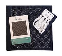 DELICATELA Sashiko | Japanisches Stickerei-Set | Stoff 68 cm x 34 cm vorgedruckt (30 cm x 30 cm) | spezielles Naturgarn für Sashiko | lange Nadel | Anleitung für Indigo-Stickerei (Welle)