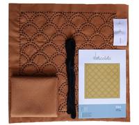 DELICATELA Sashiko | Japanisches Stickerei-Set | Stoff 68 cm x 34 cm vorgedruckt (30 cm x 30 cm) | spezielles Naturgarn für Sashiko | lange Nadel | Anleitung zum Sticken, Wellen