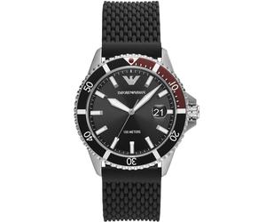 Die Emporio Armani Herrenuhr ist das perfekte Geschenk, um sich selbst oder einen geliebten Menschen zu verwöhnen. Das runde Gehäuse aus Edelstahl wird von einem hochwertigen Quarzwerk mit analogem St