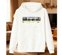 Dieser lässige Hoodie besticht durch einen minimalistischen Print mit den Motiven "Böhse Onkelz" und "Schöne Lieder". Die lockere Passform, der Kordel