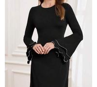 Dieses elegante Damenkleid für Herbst und Winter besticht durch einen schwarz-weißen Wellensaum und ein modisches Design. Es hat einen Rundhalsausschn