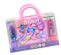Disney Stitch Mini-Lippenbalsam-Set mit Charms, Lippenbalsam auf Pflanzenbasis, rosa Mini-Handtasche mit Charakter-Anhängern, Kinder-Geschenk-Set, ab 3 Jahren