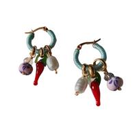 Elegante goldfarbene Chili-Perlen-Ohrringe aus Legierung für einen stilvollen Look. Chili-Ohrringe