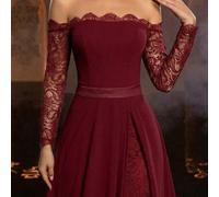 Elegantes, minimalistisches, strukturiertes Off-Shoulder Abendkleid mit Spitzeneinsatz, geraffter Taille und doppeltem Schlitz am Saum, leichtes Mesh-