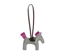 EQuest Taschenanhänger Pferd, Grau - Stilvolles Accessoire für Pferdeliebhaber