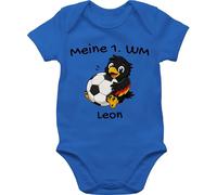Geschenk mit Namen personalisiert by Shirtracer - Baby Body Junge Mädchen - 2026 Fussball - Meine 1. WM kleiner Adler Fußball mit Name - personalisiertes Trikot Fanartikel