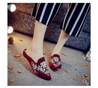 GHYUB Schuhe Bestickte Schuhe Hausschuhe ， Chinesische Blumenstickerei Für Damen Mit Spitzer Zehenpartie, Bequemer Satin, Lässige Pantoletten, Flache Schuhe (Color : Dark red, Size : EUR38)
