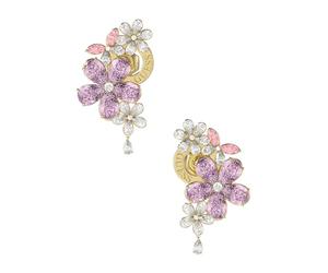 Goldene Lily-Ohrringe aus Edelstahl