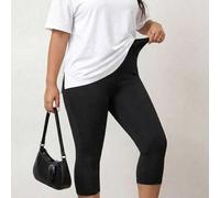 Große Größen Capri-Leggings in Schwarz für Damen, geeignet für kurvige Figuren / kühler und dehnbarer Stoff für den Sommer.