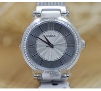 Guess Damen Analog Uhr Soho mit Edelstahl Armband
