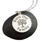 Halskette „Segne unsere Familie“ aus 925er Sterlingsilber mit Lebensbaum-Anhänger, Liebe, Glaube, Freunde, zierlich, zart, Schmuck für jeden Tag, Geschenk für Mama | mit 45,7 cm | versilbert | 0310