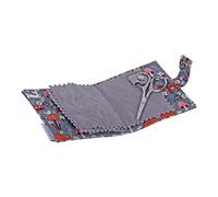 Hobby Gift Nadeletui - 5 Nähnadeln, 4 Sicherheitsnadeln, 3 Nadeln und Schere im Lieferumfang enthalten - 100% Baumwolle - Aufbewahrung für scharfe Gegenstände - 2,5 x 9,5 x 11,5 cm - Waldfliegenpilz