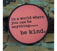 "in a world where you can be anything be kind" Patches Klett, Gewebte Tactical Moral Aufnäher Patches für Rucksäcke Taktische Kleidung Aufkleber Abzeichen Klettbänder