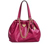Juicy Couture Schultertasche mit Kette und Charm-Detail | Goldfarbener Kettenakzent, dekorativer Charm, 16 x 27,9 cm, schwarze Schultergurte, gerüschtes Design