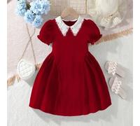 Kleine Mädchen Sommerkleid in frischem Hellblau mit Bubikragen, Kurzarm. Das Kleid ist weich und bequem, perfekt für heiße Sommertage. Die klassische