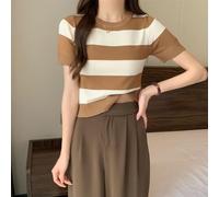 Kurzärmeliges Crop-Top für Damen, schmale Strick-Passform mit Streifendetails, entworfen für Schichten unter Jacken (Khaki)