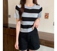 Kurzärmeliges Crop-Top für Damen, schmale Strick-Passform mit Streifendetails, entworfen für Schichten unter Jacken (grau)