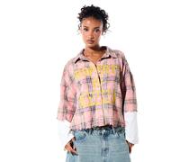 Kurzes kariertes Flanellhemd mit ausgefranstem Saum und auffälligem Textdruck auf der Vorderseite, Kragen, Knopfleiste, boxy Oversized-Passform, Frühl