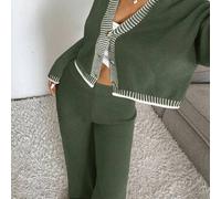 Lässiges Damen Set: Zweiteilige Strickjacke mit Kontraststreifen und Knopfleiste, dazu eine weite Hose. Ideal für den Alltag und die Freizeit. Zweitei