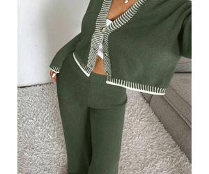 Lässiges Damen Set: Zweiteilige Strickjacke mit Kontraststreifen und Knopfleiste, dazu eine weite Hose. Ideal für den Alltag und die Freizeit. Zweitei