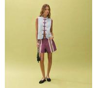 Lila gestreifte Denim-Shorts mit hoher Taille und entspannter Passform. Sommer, Herbst, Resort, Reisen, Lässig