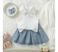Mädchen Polo Shirt Set Sommer Neuankömmling Süßer Stil Weißes geripptes Strick-Trägershirt mit rosa Schleife Stickerei, hellblaue Denim Rock mit Falte