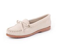Minnetonka Damen-Slipper zum Binden - Mokassins für Damen, klassische Leder-Loafer-Silhouette, gepolstertes Fußbett, Stein, 39.5 EU Weit