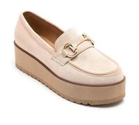 Mokassin Schuh mit Riemen, metallischen Details und profilierter Sohle