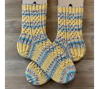 myboshi Strickset Socken Daaje, inkl. mysocks Merino Sockenwolle, Nadelspiel, Anleitung, Label, 75% Schurwolle, 25% Polyamid Gelb (Sonnenblume) mit Nadelspiel