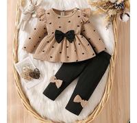 Neugeborenes Herbst/Frühling, braunes, weiches Herz-Allover-Print, schwarzes Strickpullover-Oberteil mit Puffärmeln und schwarzer Schleife, gepaart mi
