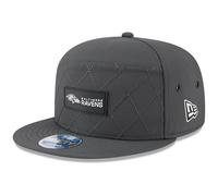 New Era Baltimore Ravens 2025 Sideline Herrenmütze mit geteiltem Panel, 9FIFTY Snapback, Anthrazit