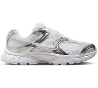 Nike Damen Sneaker V5 RNR HQ7901-112 38.5 White/Metallic Silver