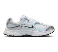Sneaker NIKE SPORTSWEAR "Nike V5 RNR", Damen, Gr. 39, silber (grau fog, anthrazit, sanftes weiß), Synthetik, Textil, Schuhe Sneaker, inspiriert vom Design des Y2K Nike Vomero 5 (75598932-39) grau fog,