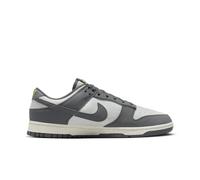 NIKE Dunk Low NN FZ4621-001 Herren Sneaker, Iron Grey/Photon Dust, Nachhaltige Freizeit- & Lifestyle-Schuhe (EU Schuhgrößensystem, Erwachsene, Herren, Numerisch, M, 42)