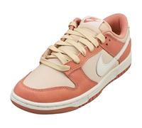 Nike Dunk Low Retro Premium Herren Schuhe (FB8895-601, Red Stardust/Sanddrift/Summit White), Red Stardust/Sanddrift/Summit White, 42.5 EU