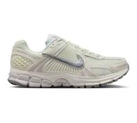 NIKE Herren Freizeitschuhe ZOOM VOMERO 5 (FB9149) 41 SAIL/METALLIC SILVER-VAST GREY