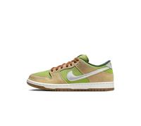 NIKE Herren SB Dunk Low Pro Sneaker, Sesame Metallic Silver Pear Fir, 46 EU
